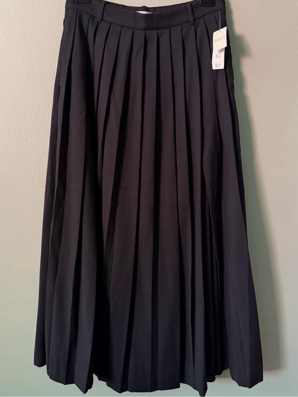 Abercrombie & Fitch Pleated Maxi Skirt with Side Slit - Charcoal Gray - Picture 4 of 7